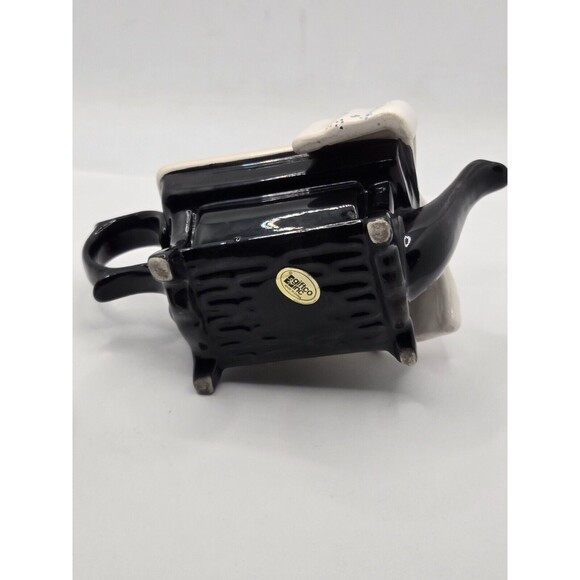 Vintage Porcelain/Ceramic Teapot with Quilt - Picture 9 of 11